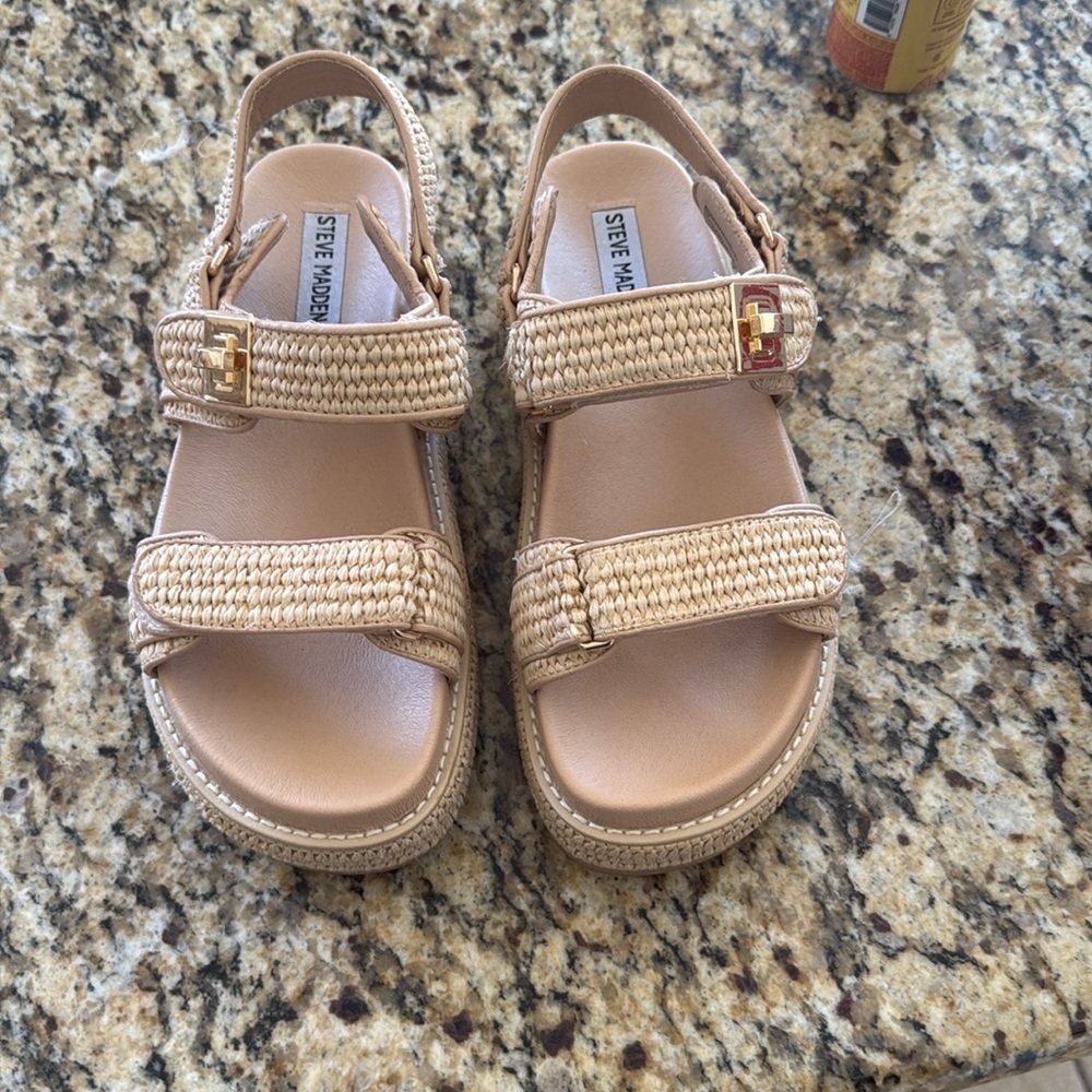 Steve Madden Bigmona platform sandal -size 9